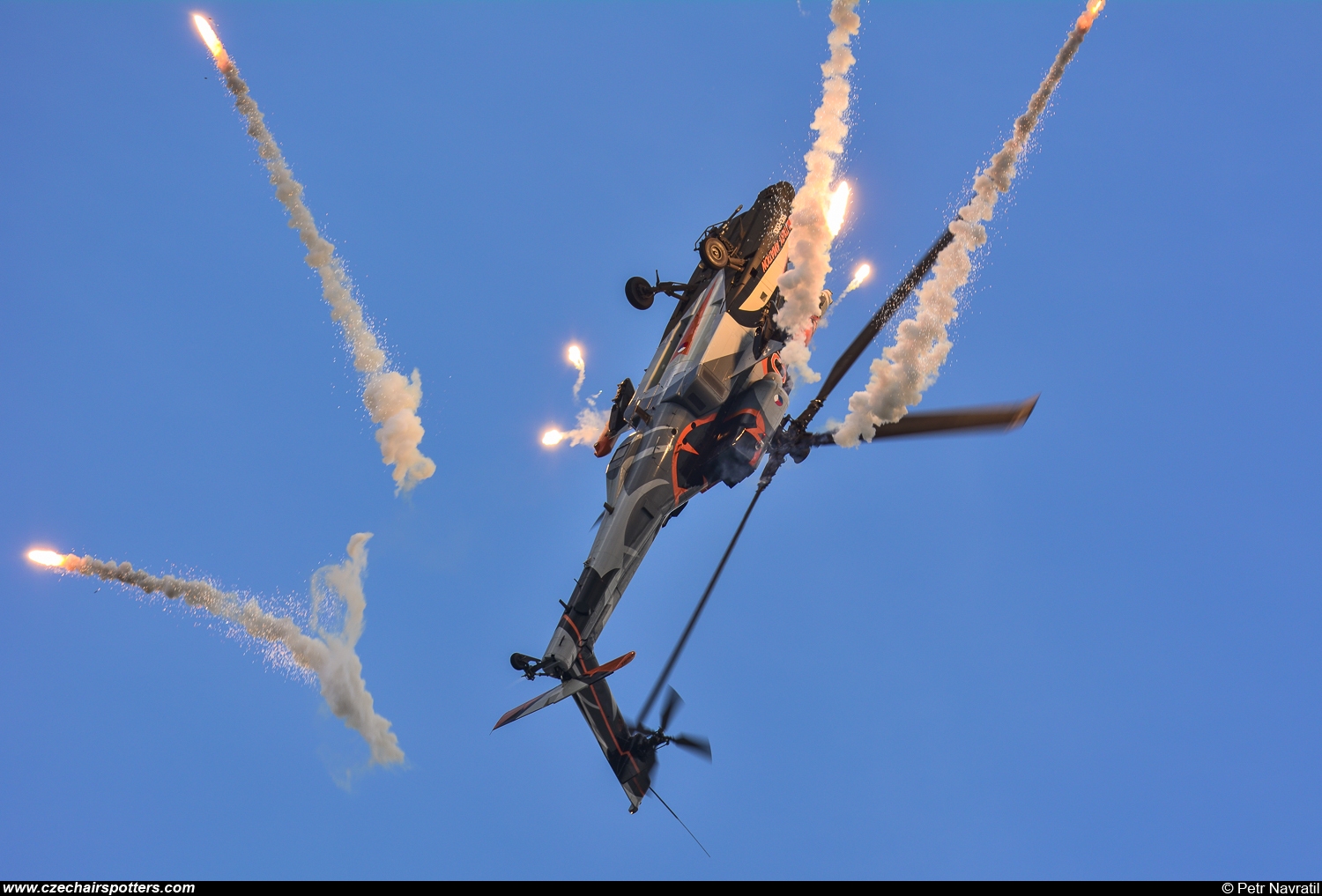 Netherlands - Air Force – McDonnell Douglas AH-64D Apache Q-17