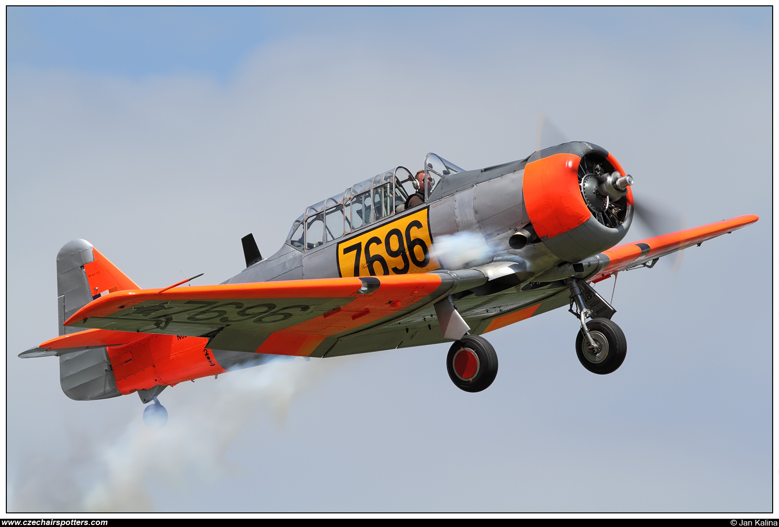 private – North American AT-6C Texan N696RE / 7696