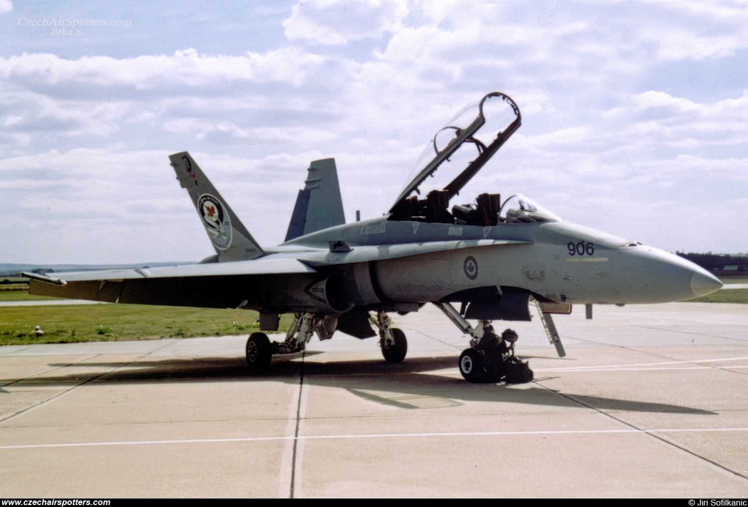 Canada - Air Force – McDonnell Douglas CF-188B Hornet (CF-18B) 188906