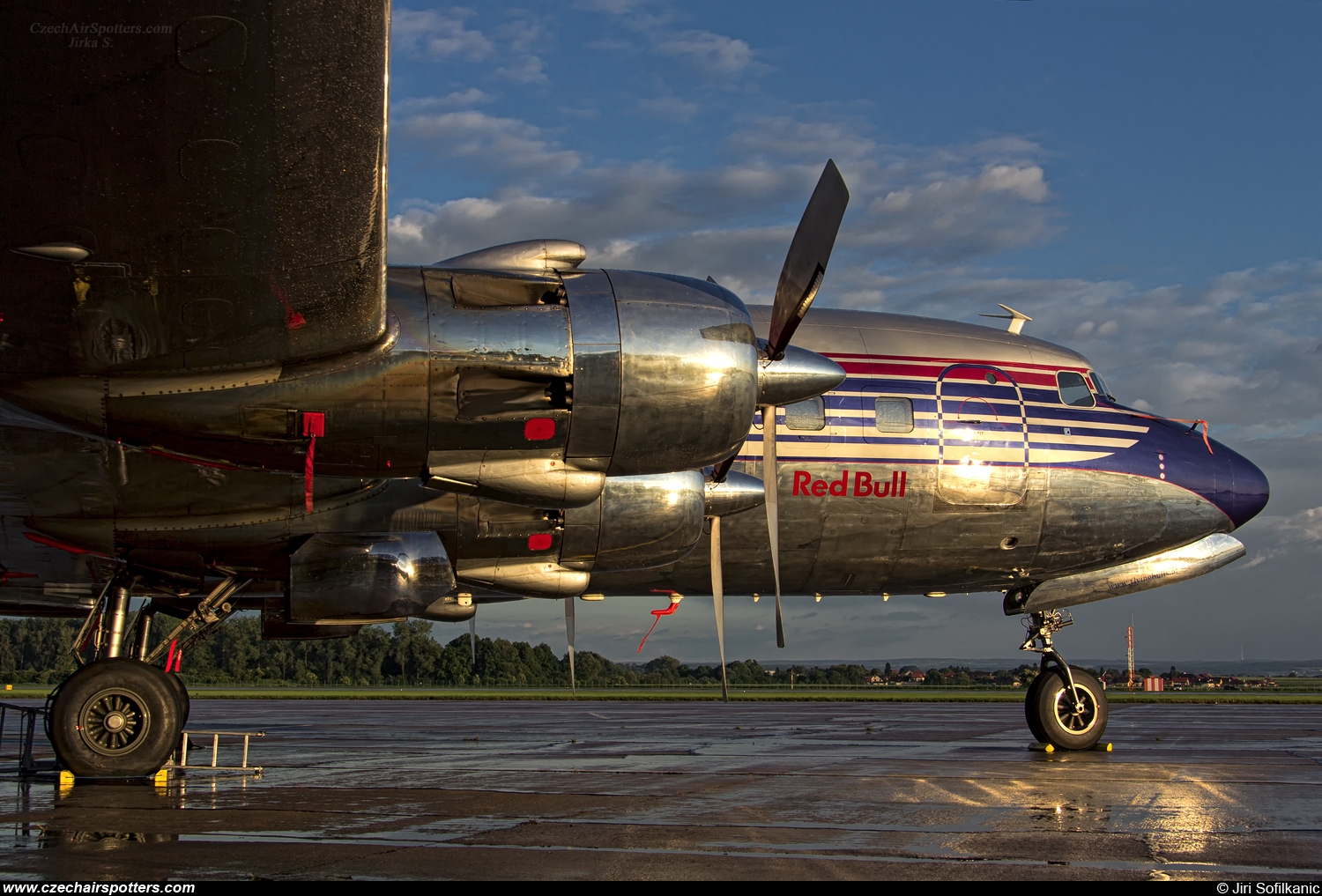 The Flying Bulls – Douglas DC-6B N996DM