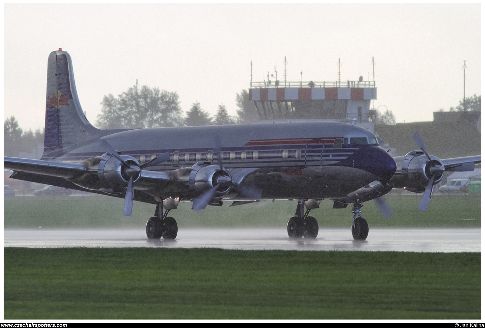 The Flying Bulls – Douglas DC-6B N996DM