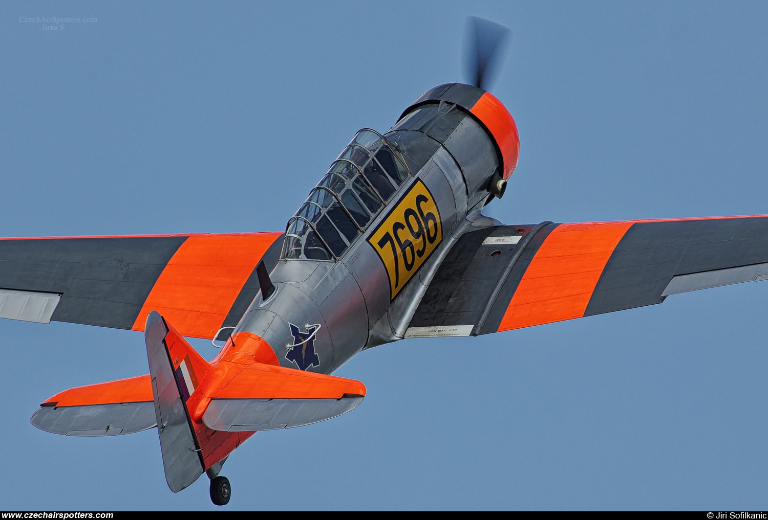 private – North American AT-6D Harvard IIA N696RE / 7696