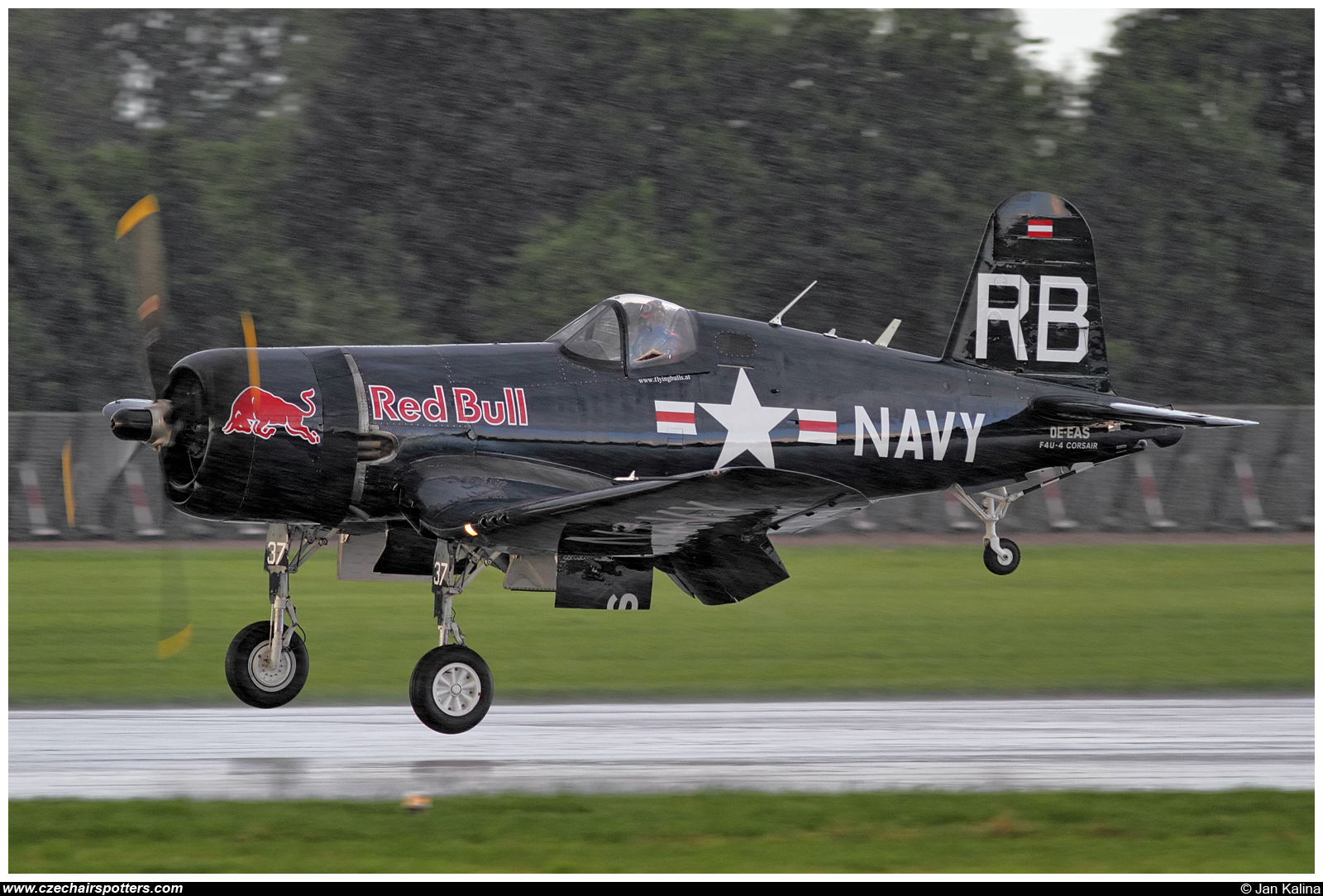 The Flying Bulls – Vought F4U-4 Corsair OE-EAS