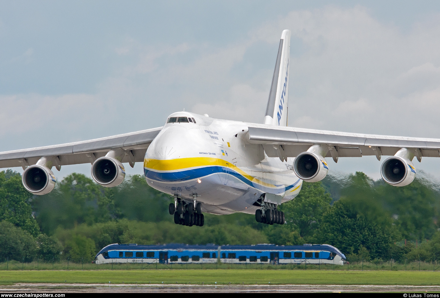 Antonov Design Bureau – Antonov An-124-100 Ruslan  UR-82008