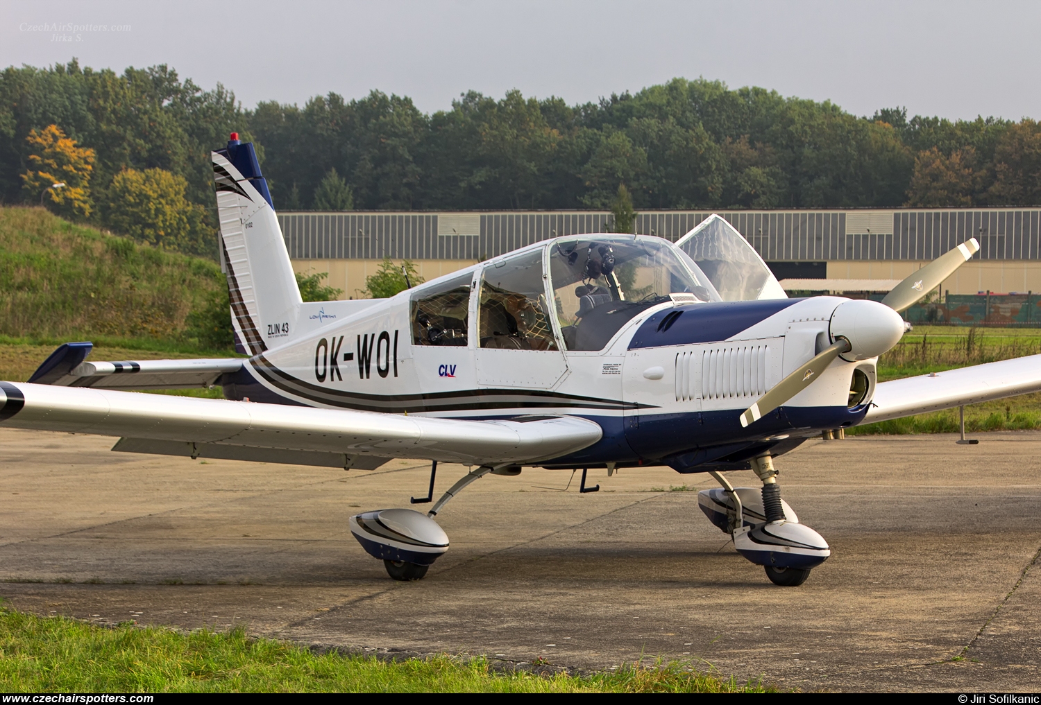 LOM Praha - CLV – Zlin Z-43 OK-WOI