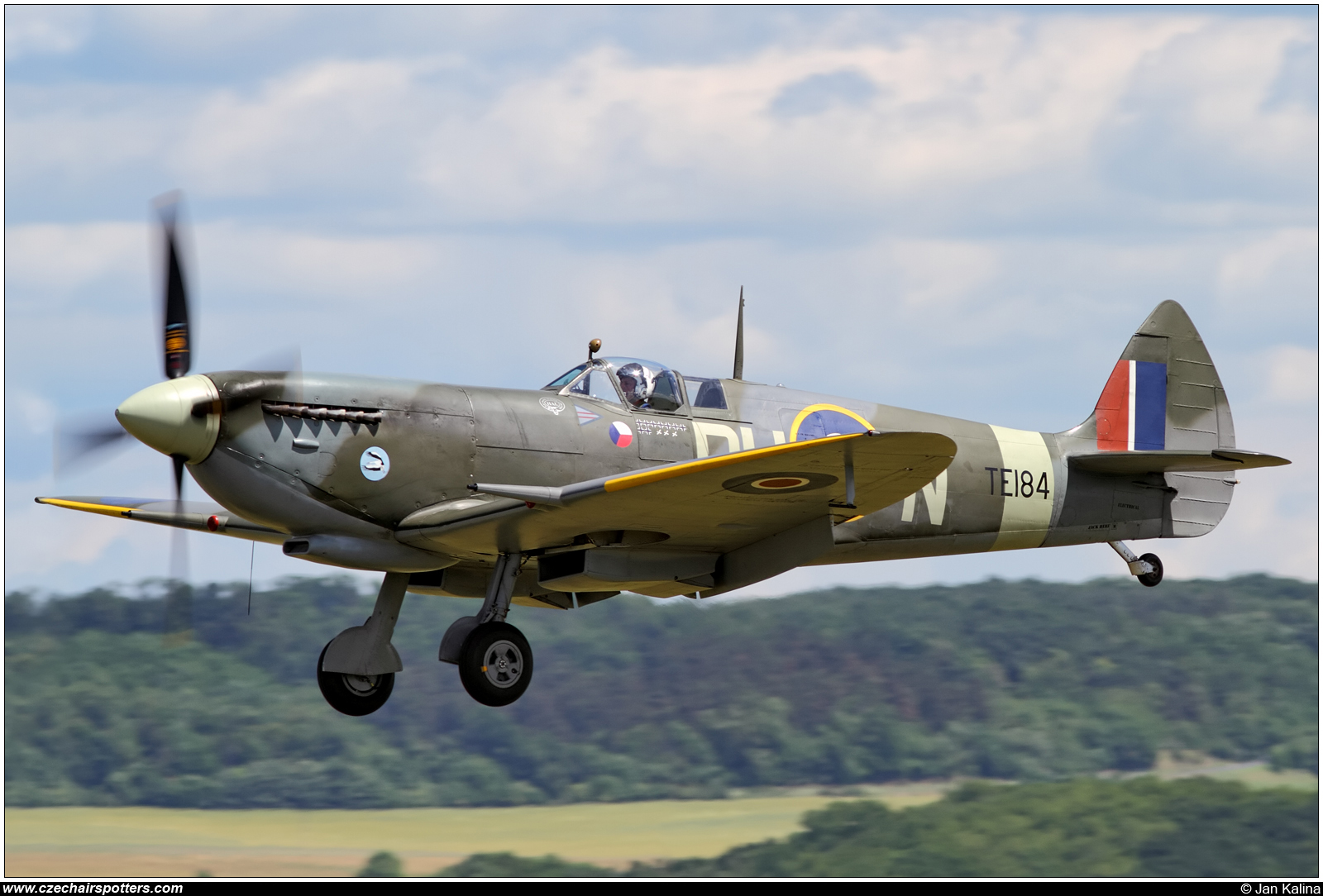 Old Flying Machine Company – Supermarine Spitfire Mk XVIE (type 361) DU-N/TE184