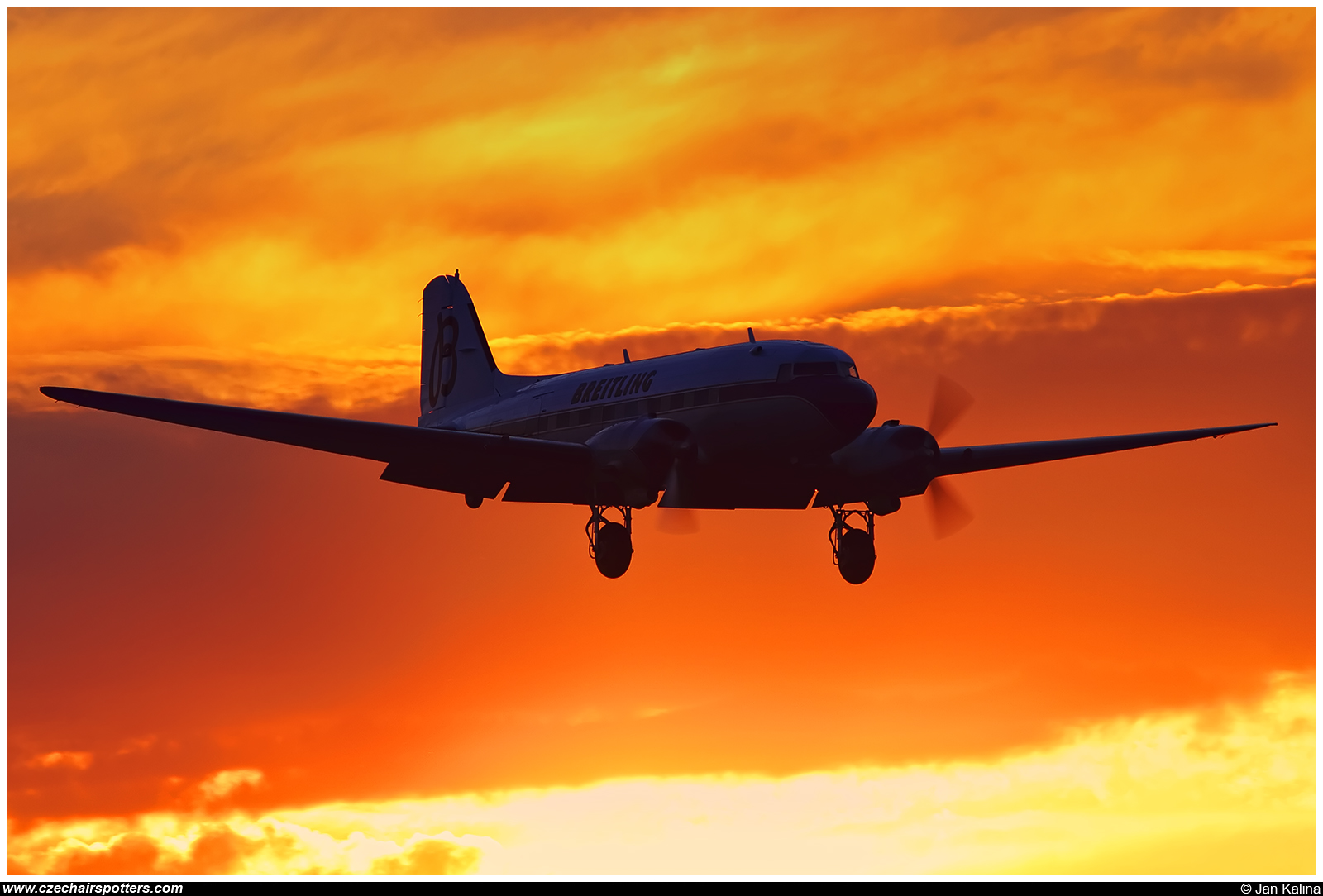 Breitling Jet Team – Douglas DC-3 (C-47B) HB-IRJ
