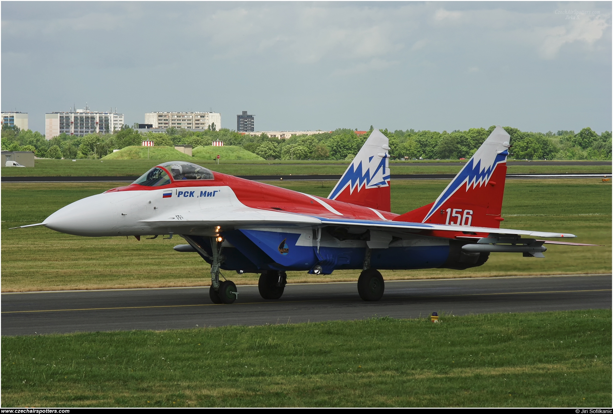 RSK MiG – Mikoyan-Gurevich MiG-29OVT 156 WHITE