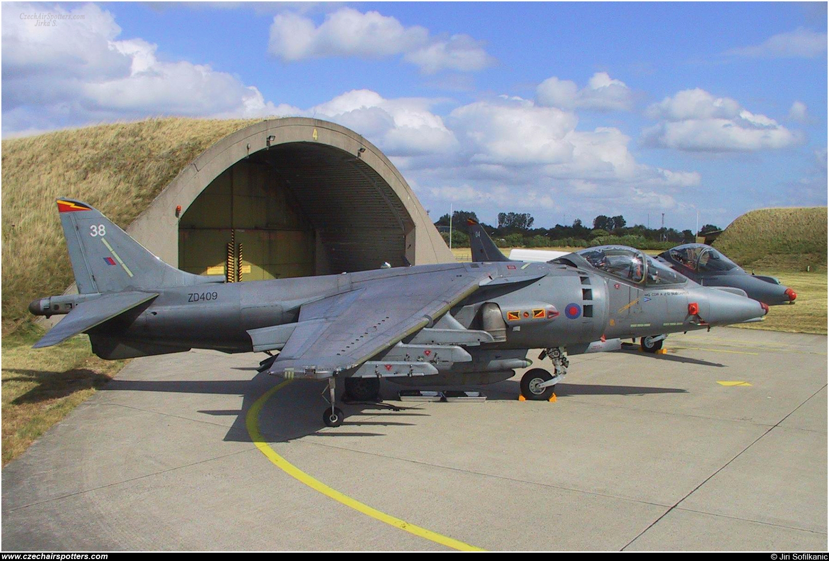 UK - Air Force – British Aerospace Harrier GR7 ZD409 / 38