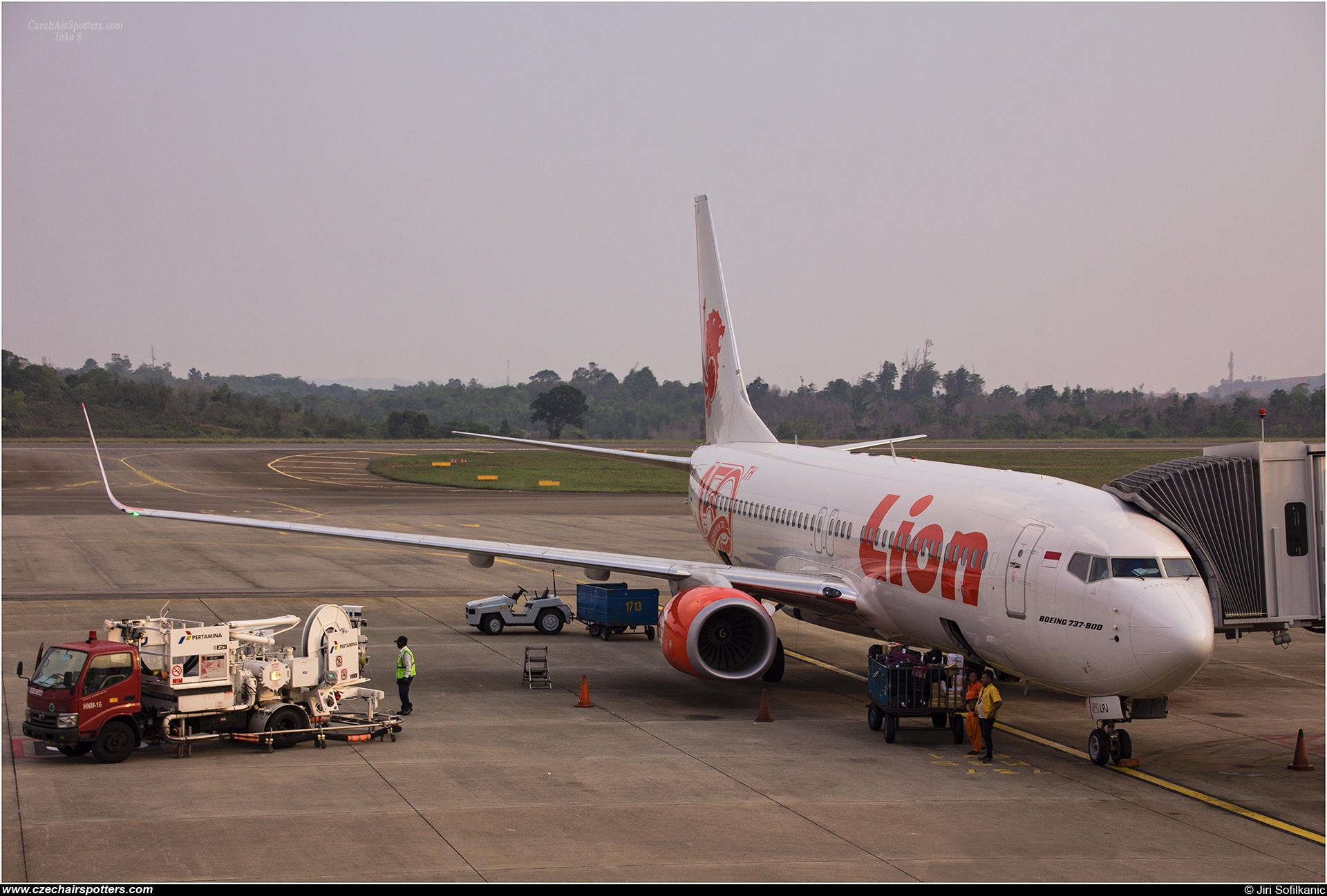 Lion Air ( JT , LNI ) – Boeing B737-8GP PK-LPJ
