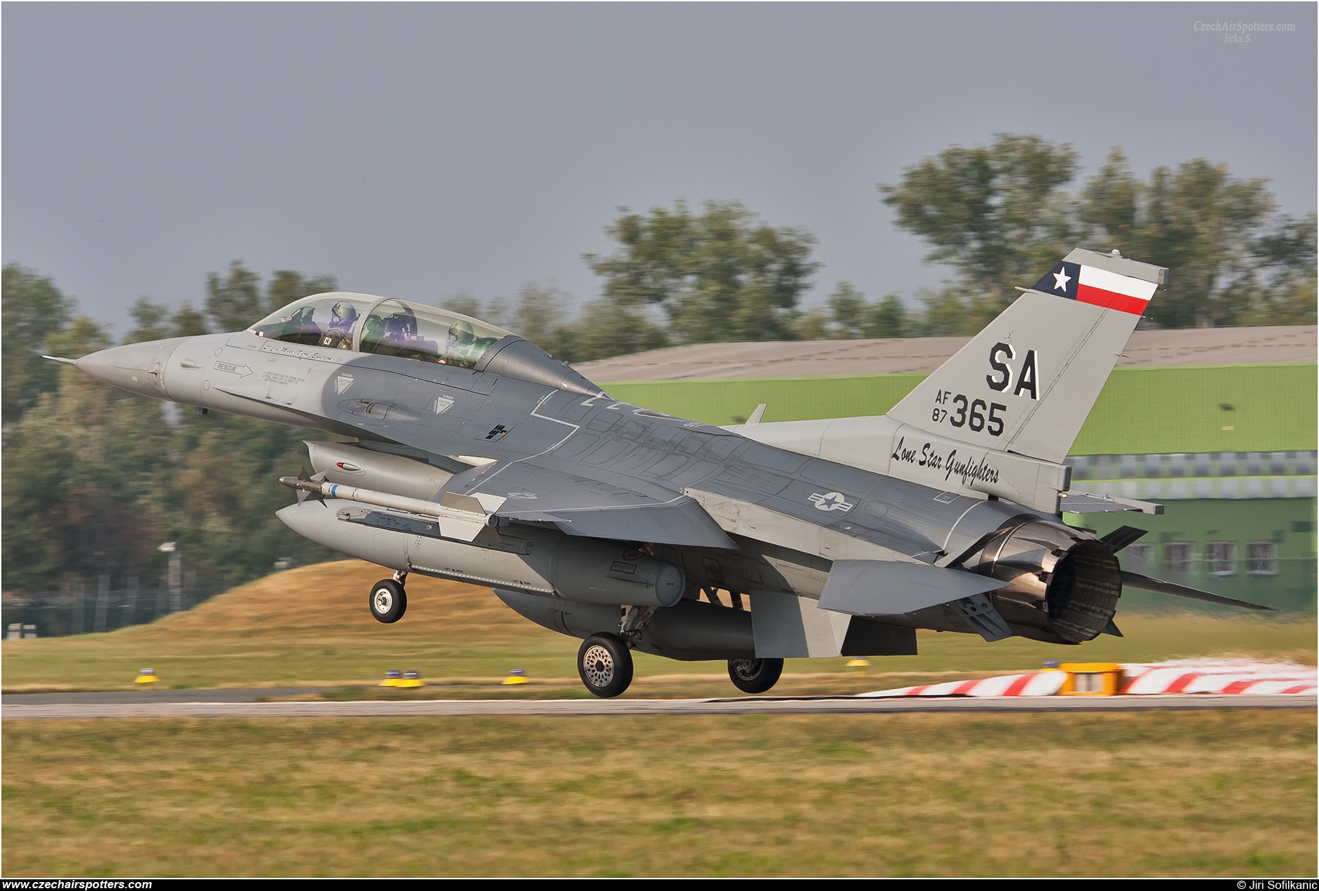 USA - Air Force – General Dynamics F-16D Fighting Falcon 87-0365 / SA