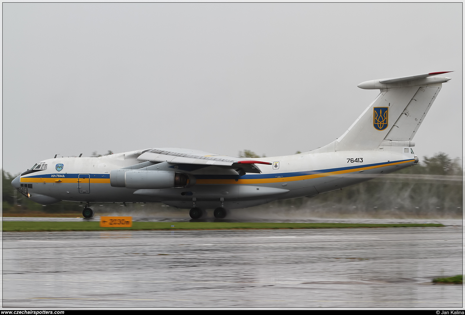 Ukraine - Air Force – Ilyushin  Il-76MD 76413