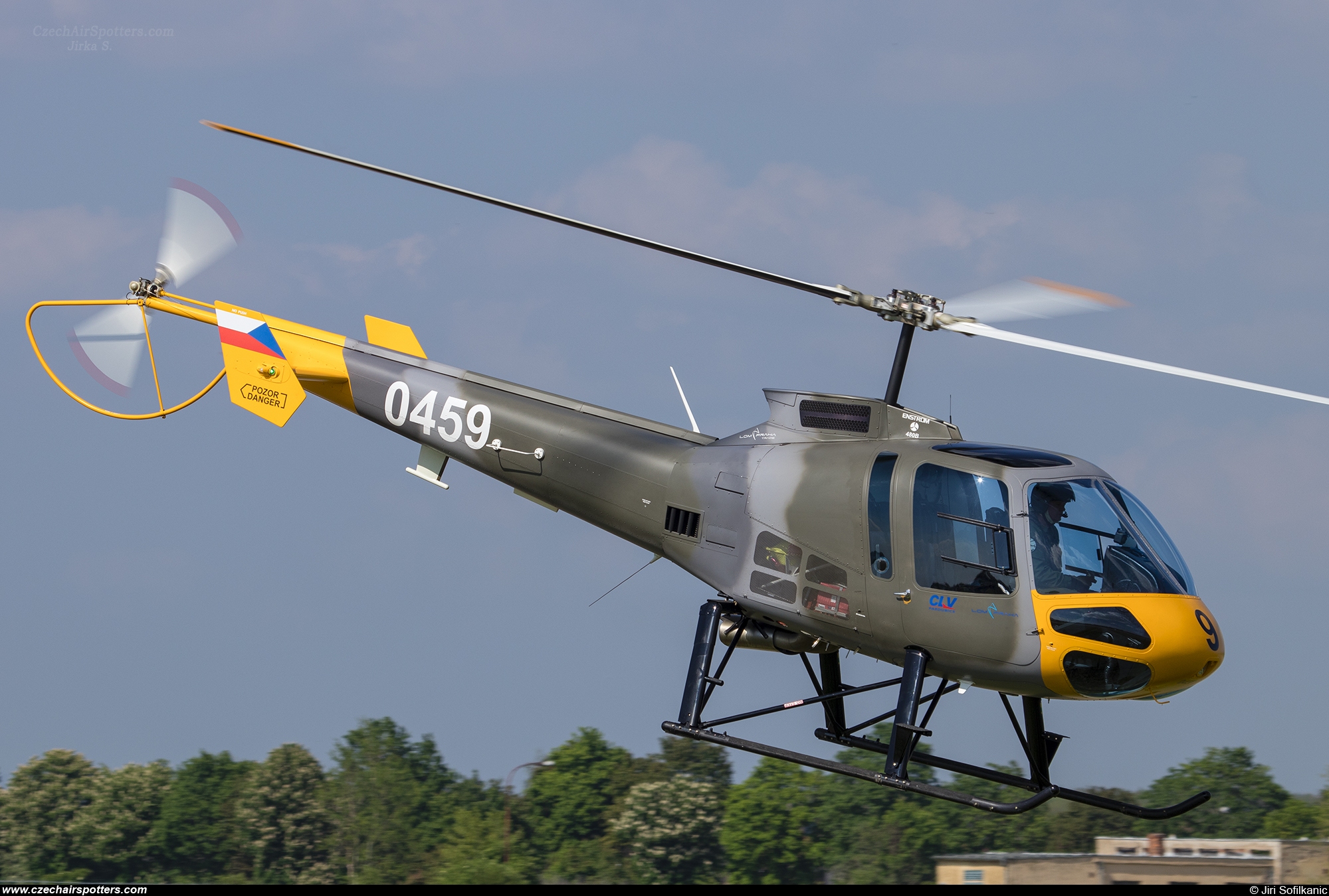 LOM Praha - CLV – Enstrom 408B-G 0459