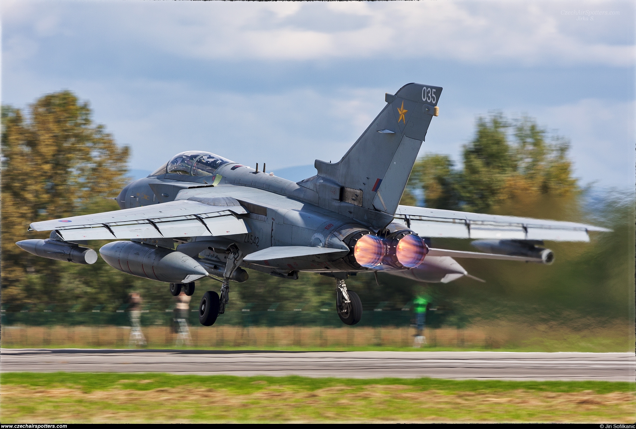 UK - Air Force – Panavia  Tornado GR4 ZA542 / 035
