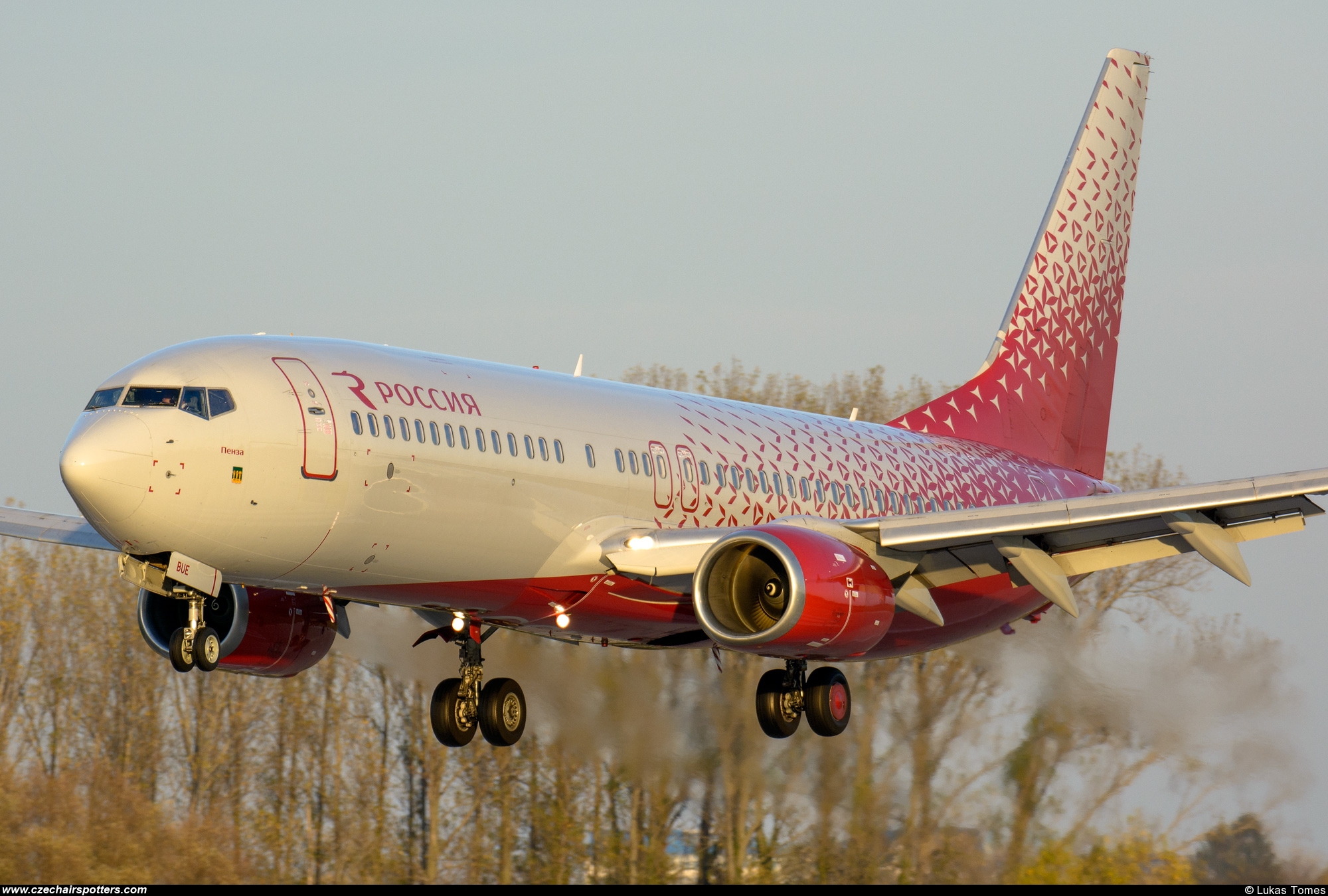 Rossiya Airlines ( SDM / FV )  – Boeing B737-8GJ  VQ-BUE
