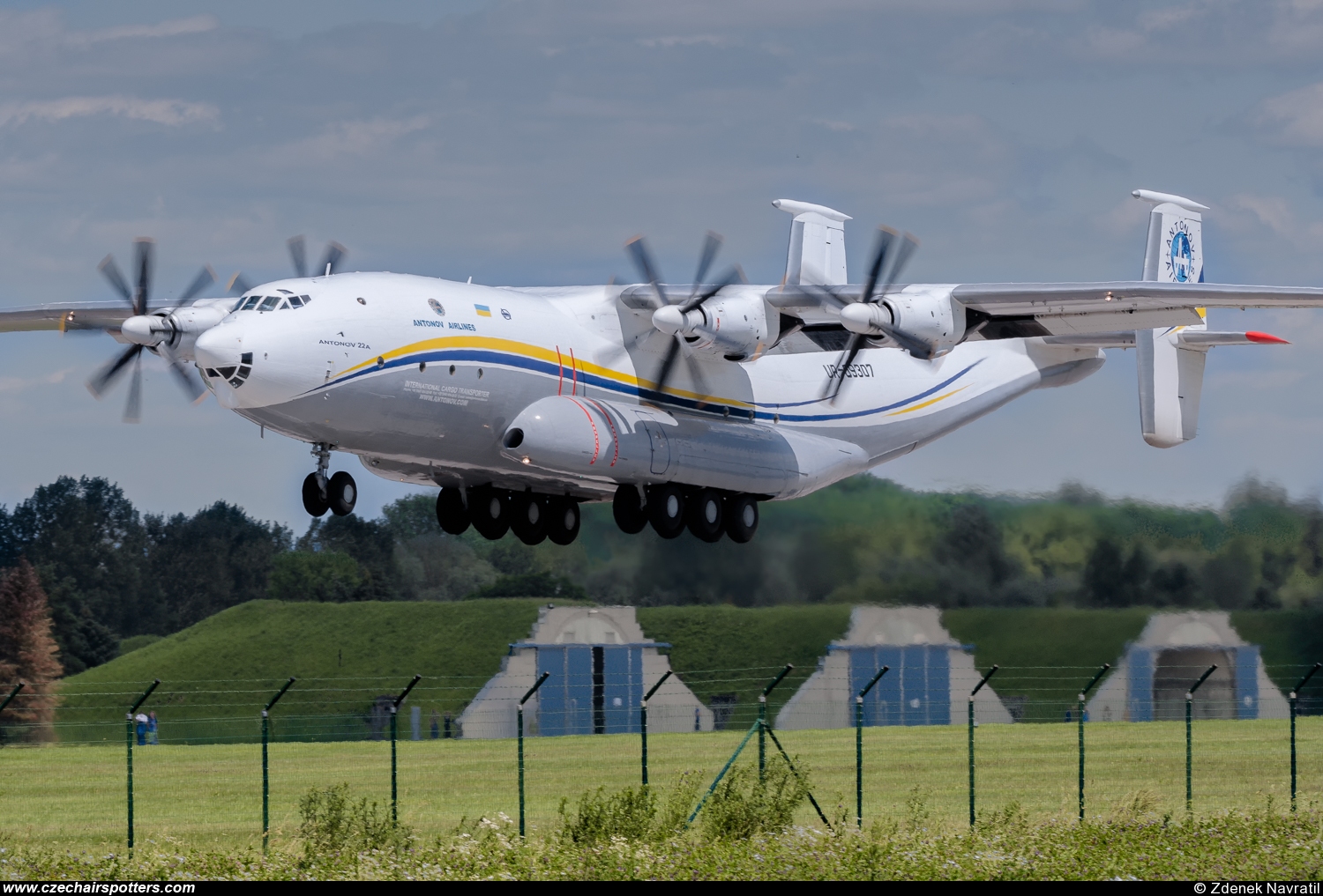 Antonov Design Bureau – Antonov An-22A Antei UR-09307