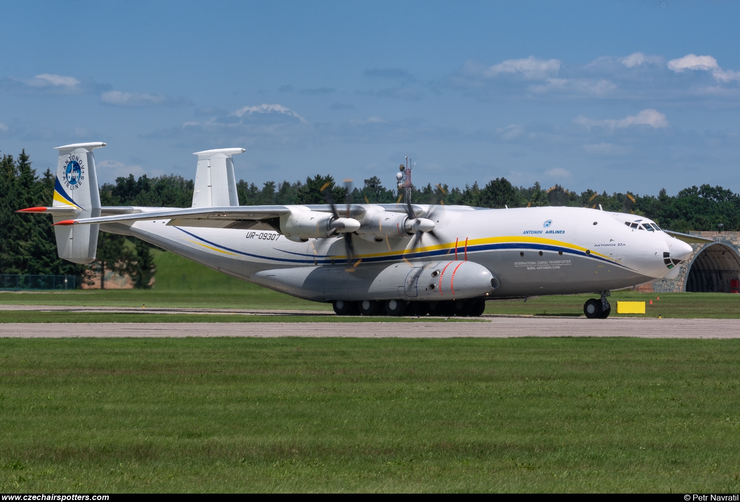 Antonov Design Bureau – Antonov An-22 Antei UR-09307