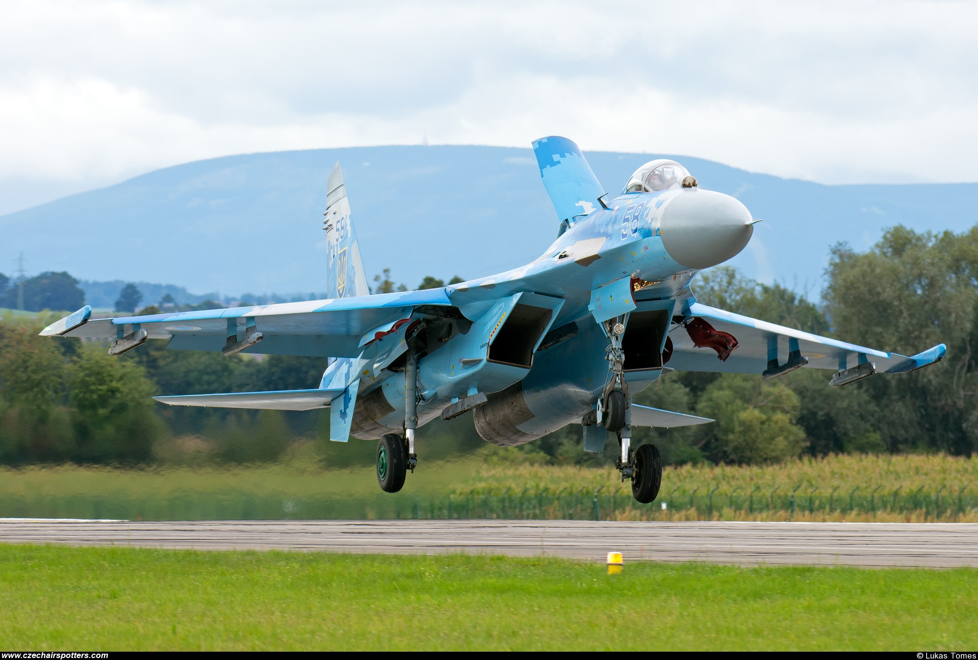 Ukraine - Air Force – Sukhoi Su-27 Flanker-B 58 BLUE
