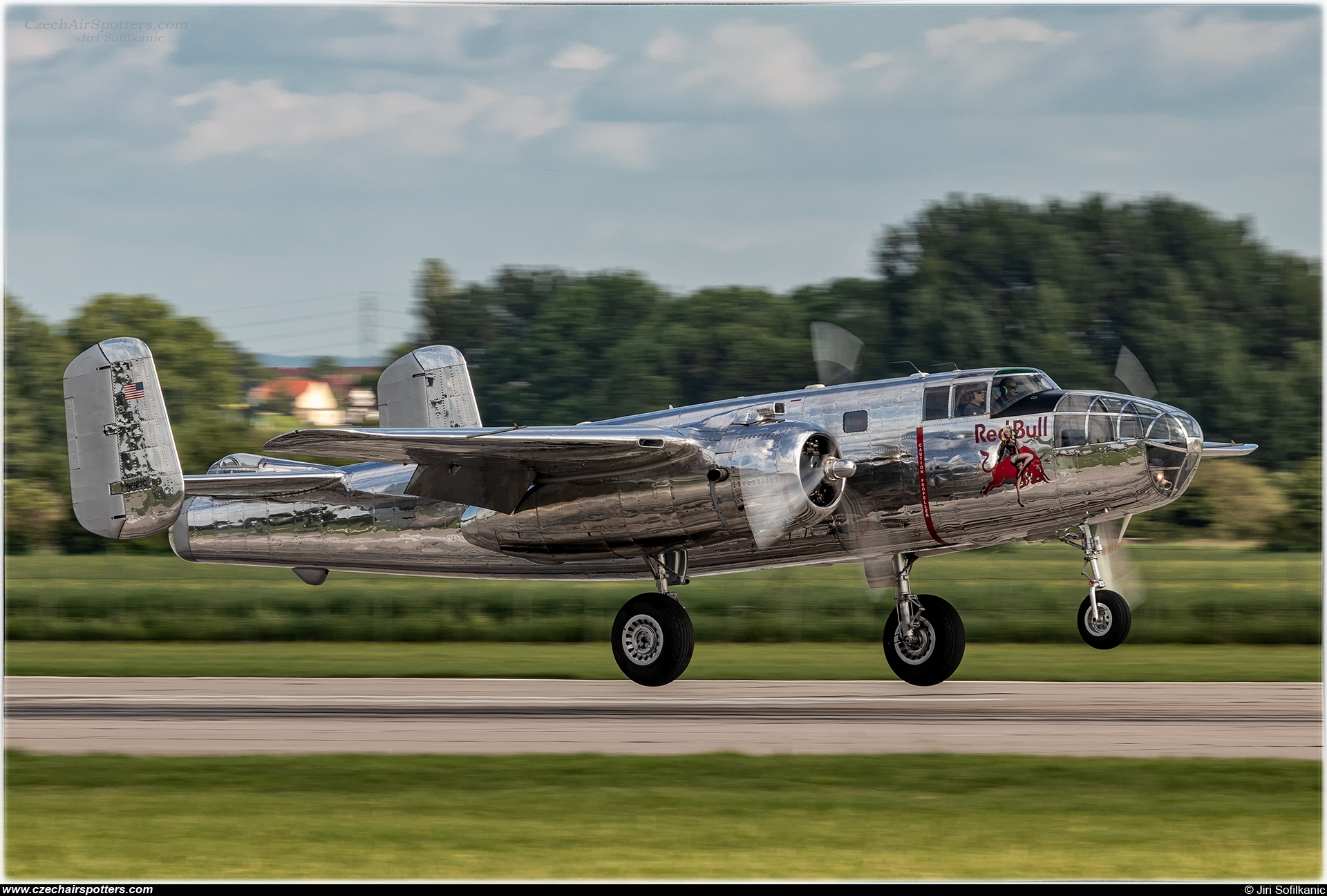 The Flying Bulls – North American B-25J Mitchell N6123C