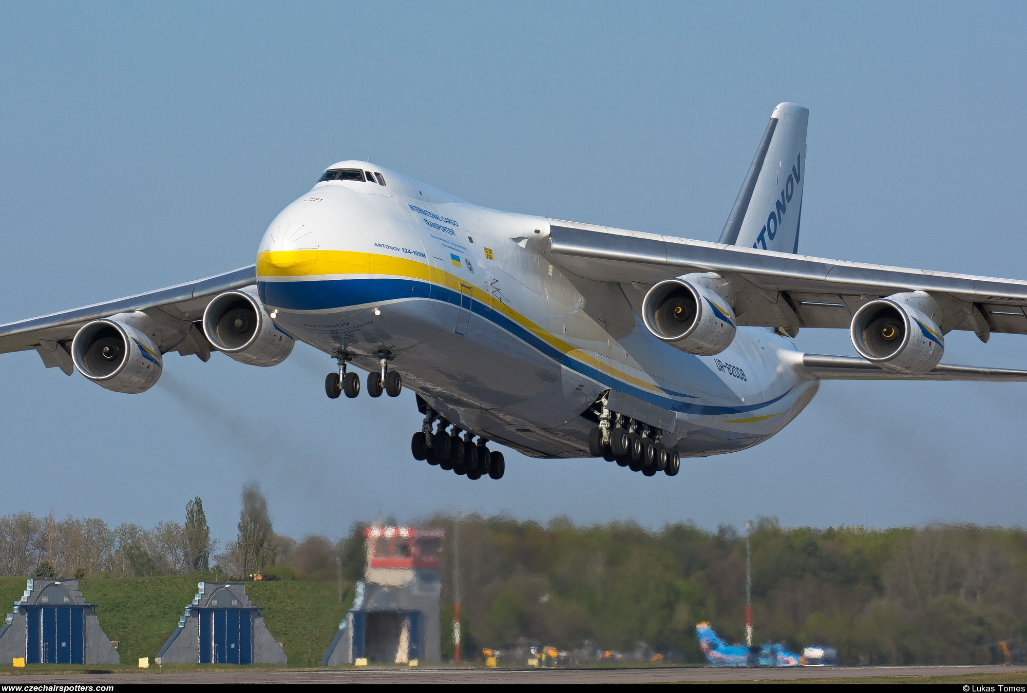 Antonov Design Bureau – Antonov An-124-100 Ruslan UR-82008