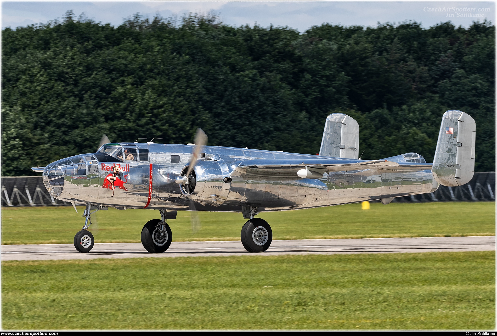 The Flying Bulls – North American B-25J Mitchell N6123C