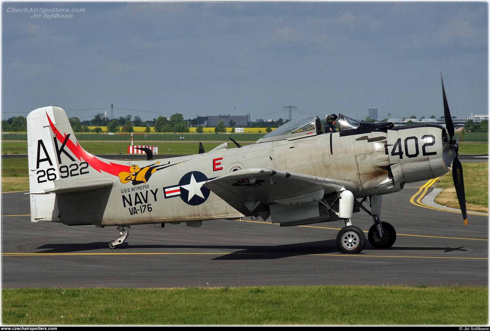 Kennet Aviation – Douglas A-1D Skyraider (AD-4NA) G-RADR / 126922/AK-402