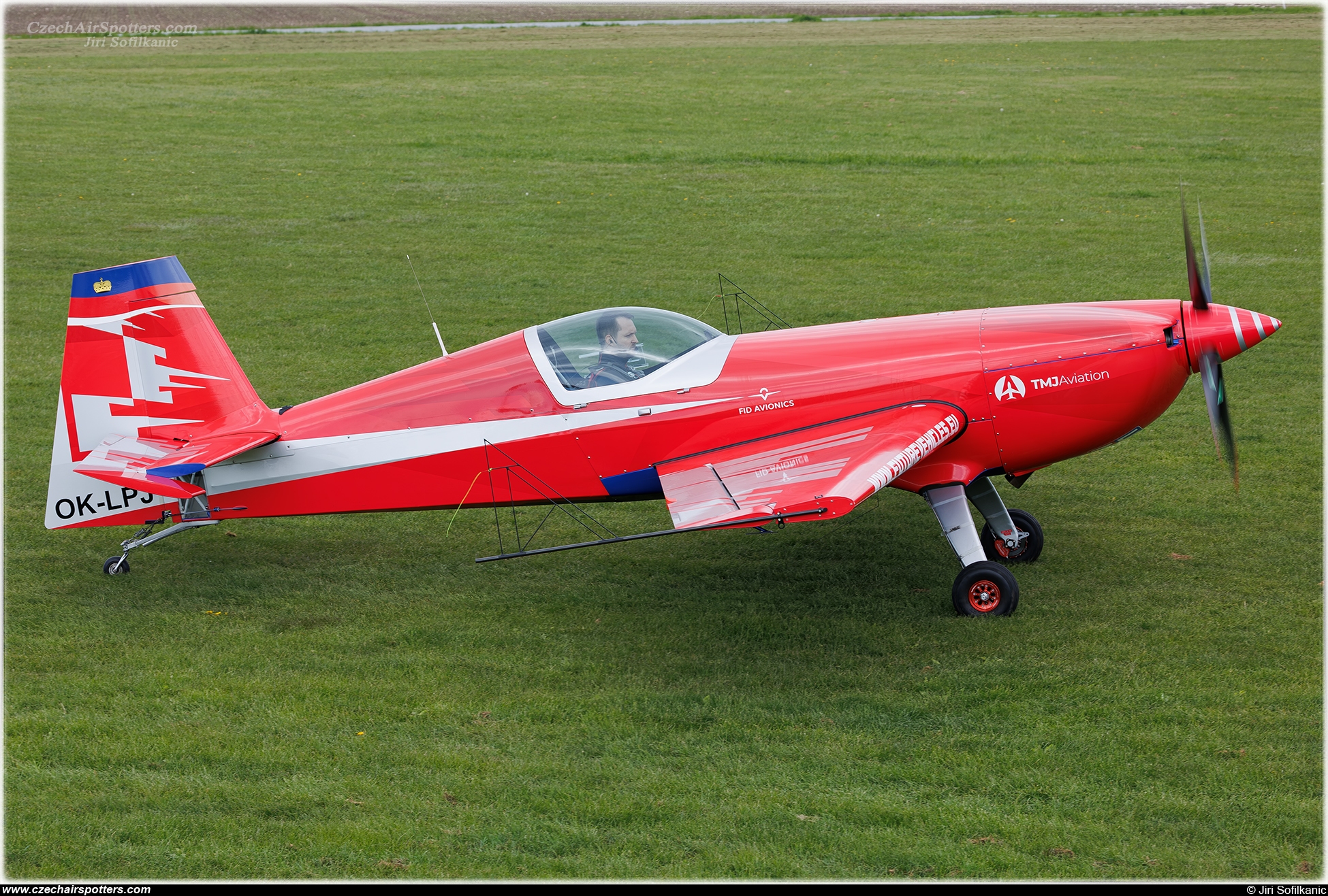 Future Vehicles – Extra EA-330SC OK-LPJ