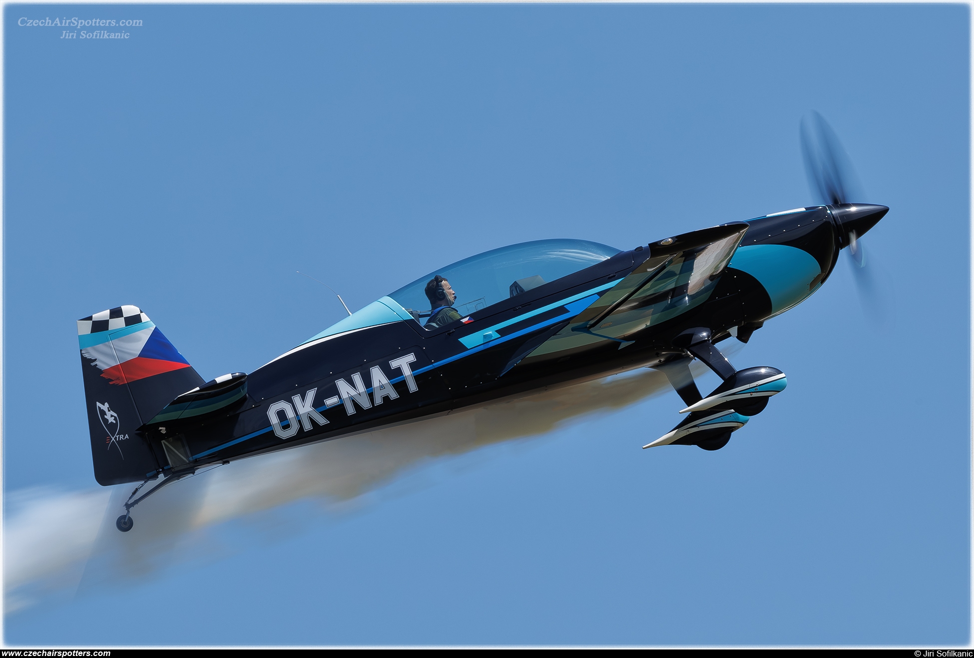 ERADOM – Extra EA-330LT OK-NAT