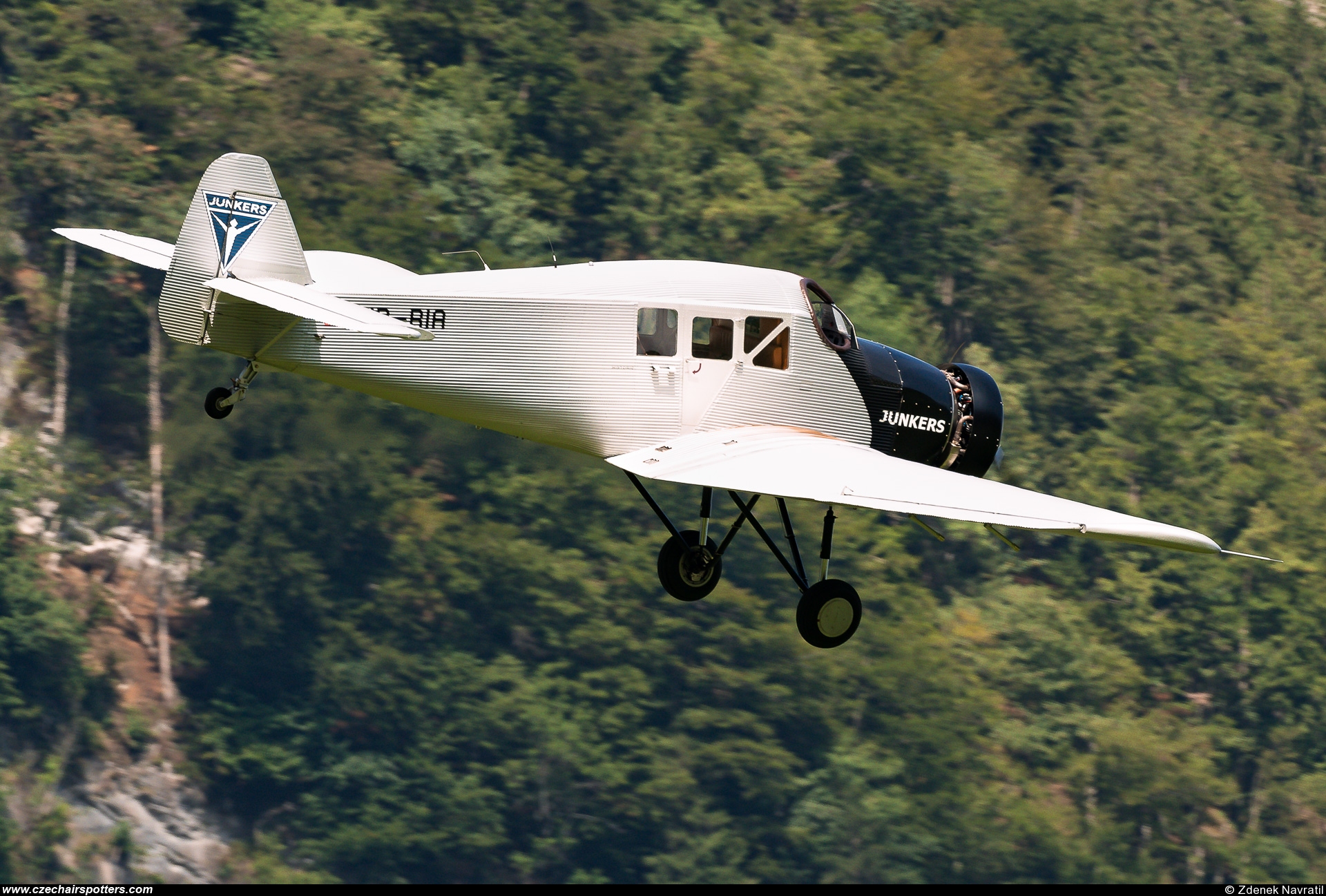 private – Junkers F-13 ( replica ) HB-RIA