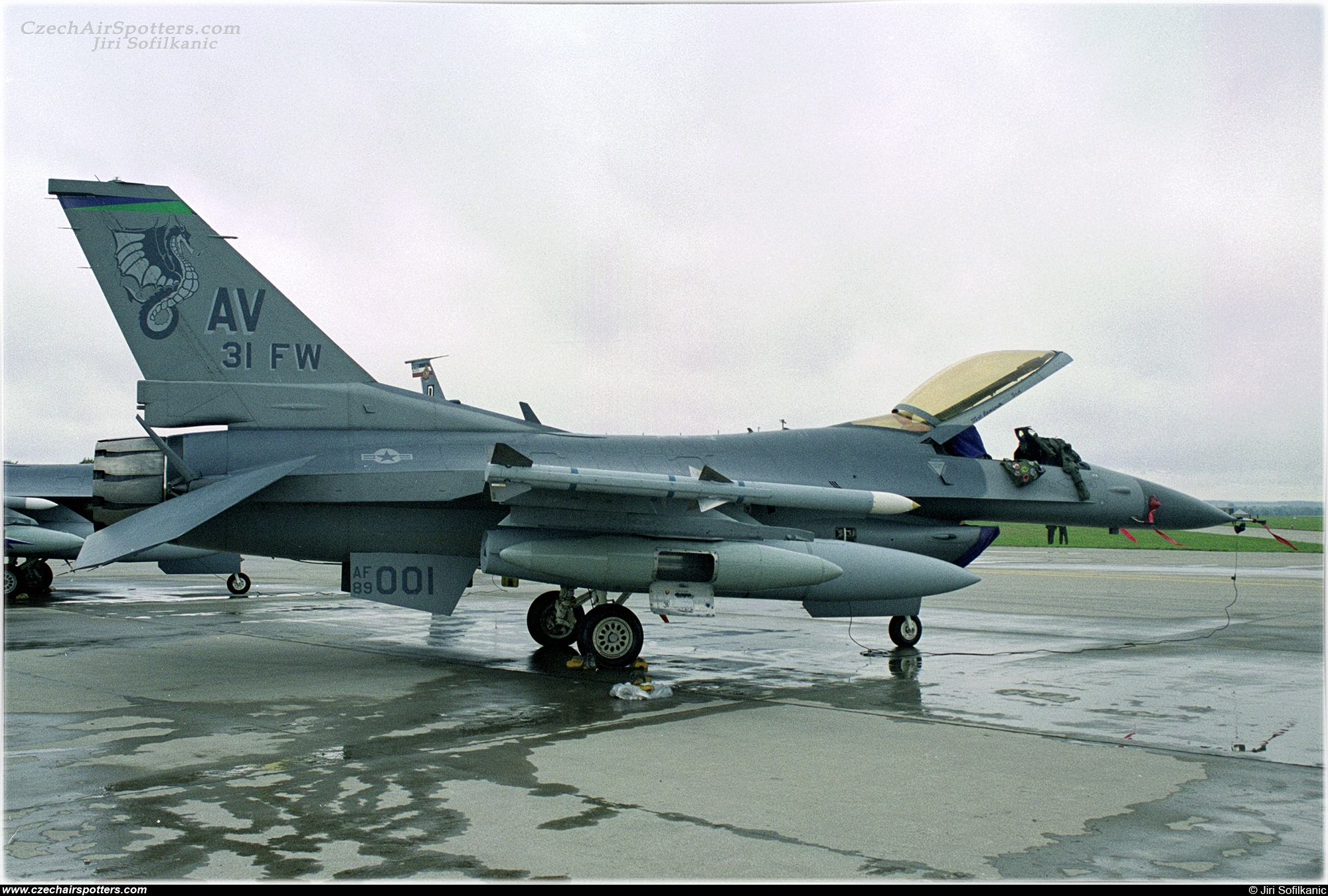 USA - Air Force – General Dynamics F-16CM-40-CF 89-2001 