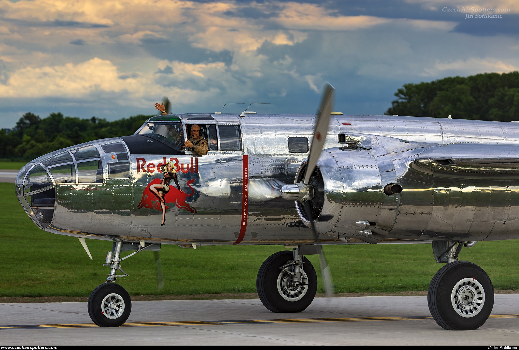 The Flying Bulls – North American B-25J Mitchell N6123C