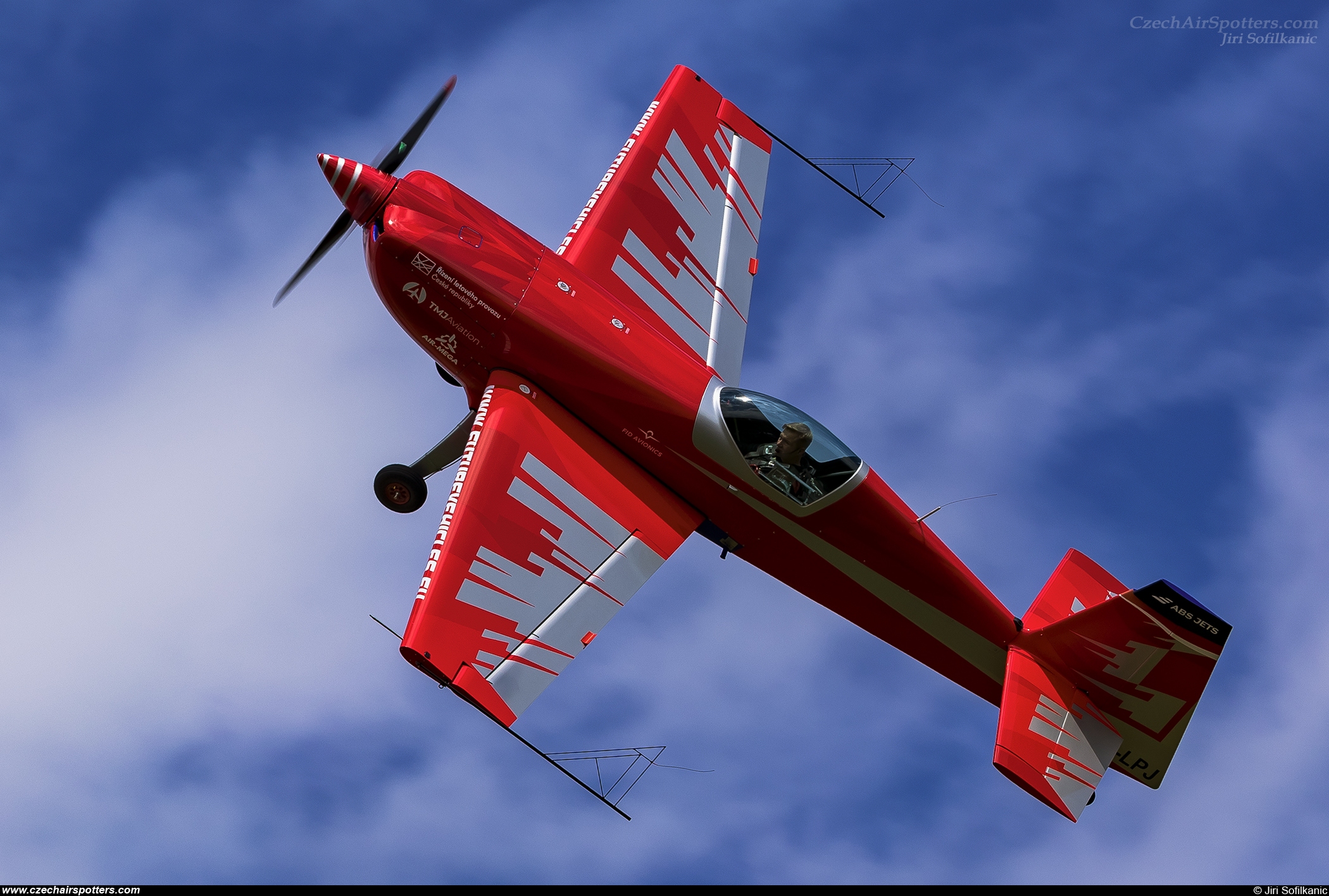 Future Vehicles – Extra EA-330SC OK-LPJ