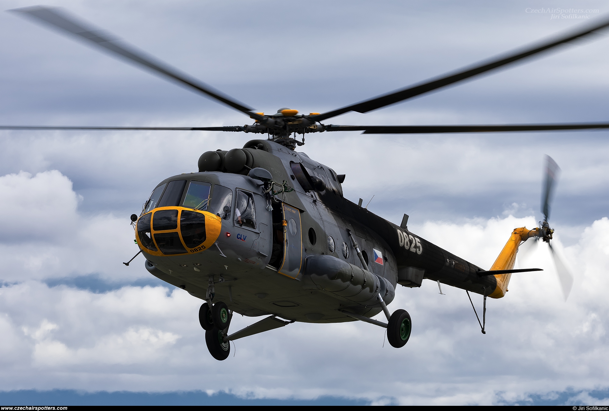 LOM Praha - CLV – Mil Mi-17 Hip 0825