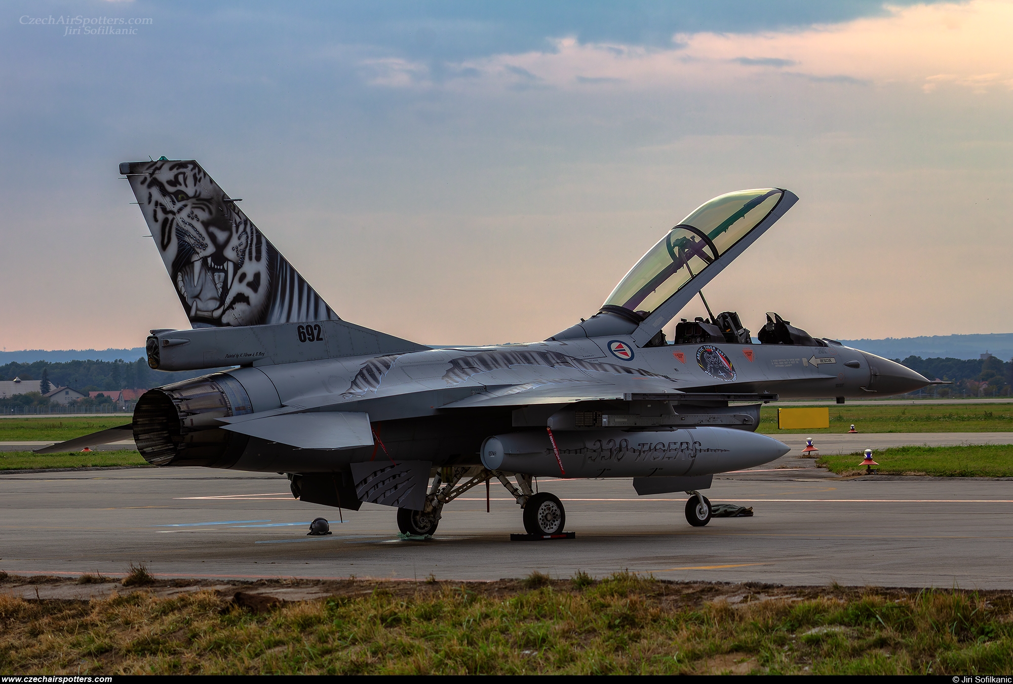 Norway - Air Force – Fokker F-16BM Fighting Falcon 692