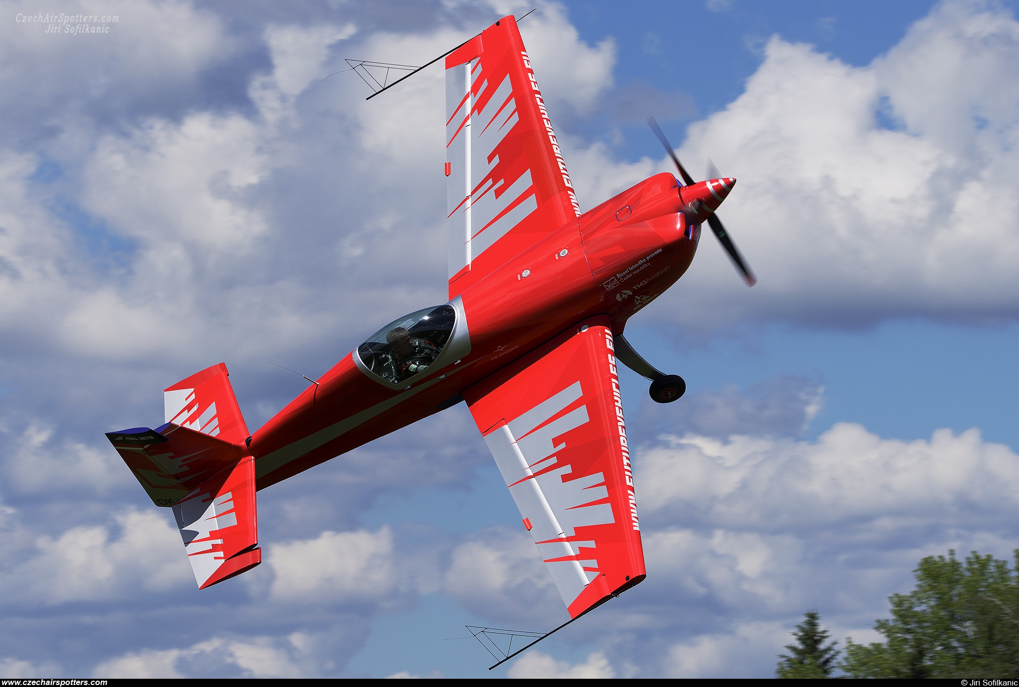 Future Vehicles &ndash; Extra EA-330SC OK-LPJ
