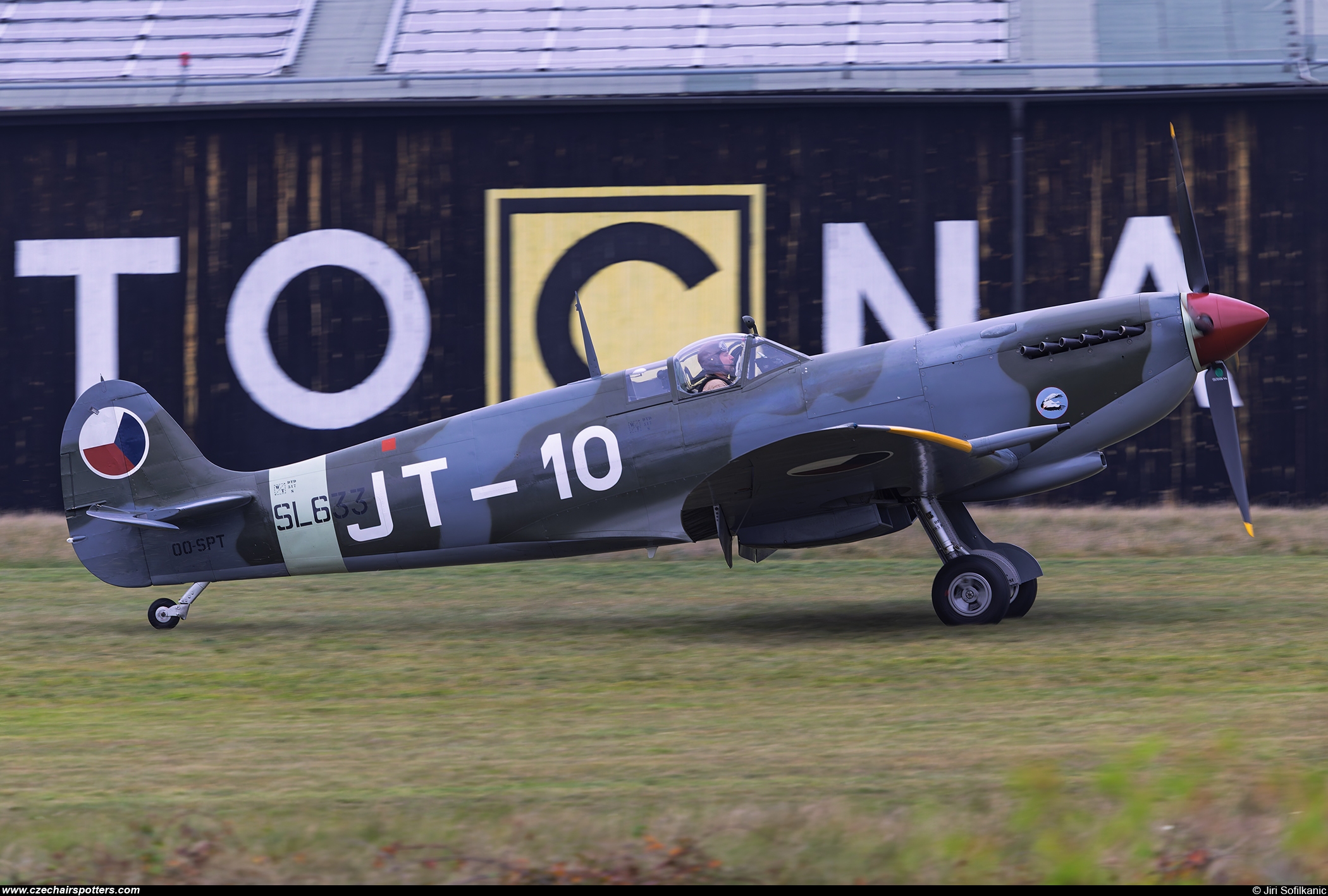 private &ndash; Supermarine Spitfire L.F Mk IXe OO-SPT / JT-10